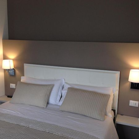 Residenza Le Camelie Appartement Oggebio Buitenkant foto